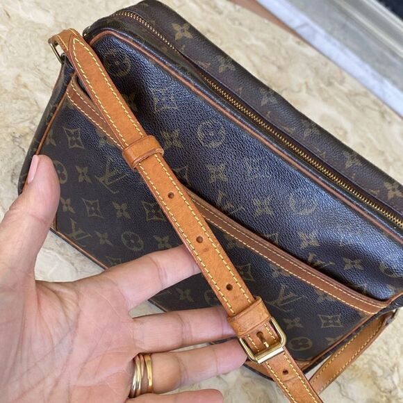 Authentic LOUIS VUITTON Trocadero 30 Monogram Shoulder Bag - Picture 8 of 17